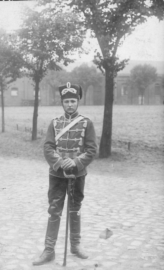 Husar_des_Preußischen_Husaren-Regiments_Königin_Wilhelmina_der_Niederlande_(Hannoversches)_Nr._15,_Wandsbeck
