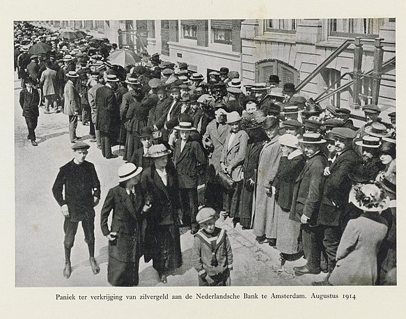 Paniek_ter_verkrijging_van_zilvergeld_aan_de_Nederlandsche_Bank_te_Amsterdam,_Bestanddeelnr_158-0851