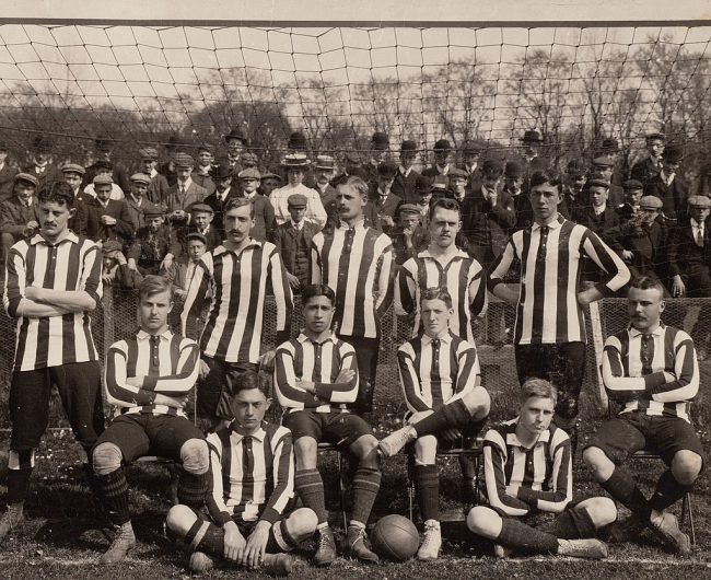 Karel Heijting_9_mei_1907,_Nederlands_elftal_voor_de_interland_tegen_België,_bekijk_toegang_2.19.123
