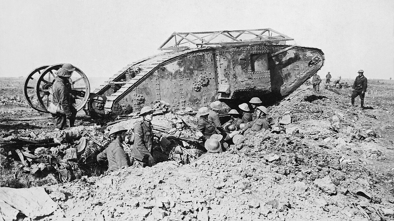 British_Mark_I_male_tank_Somme_25_September_1916