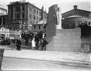 Onthulling monument Leger en Vloot 1921 (Gemeentearchief Den Haag).
